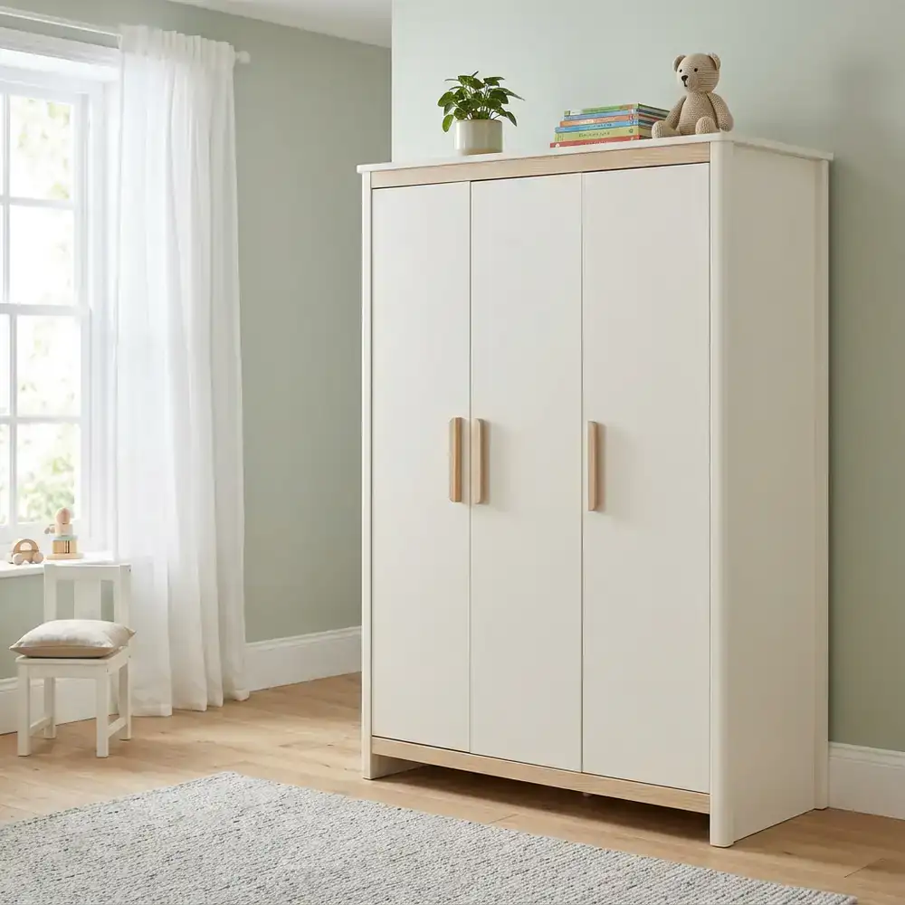 Spacious children's wardrobe with soft-close doors